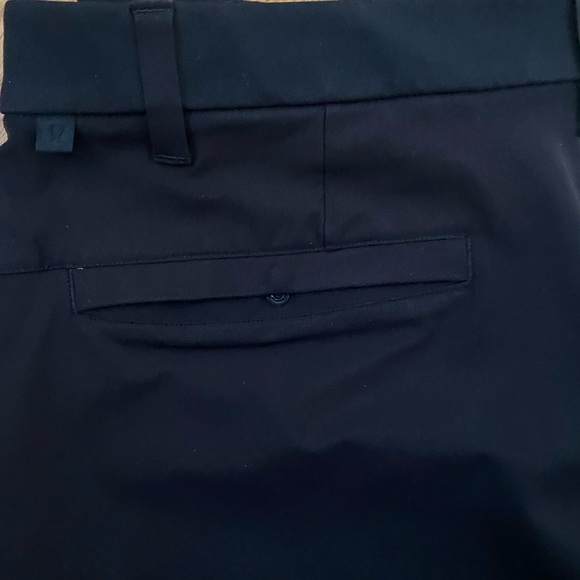 Lululemon Athletica Men's Black Commission 9” Shorts - Picture 3 of 6